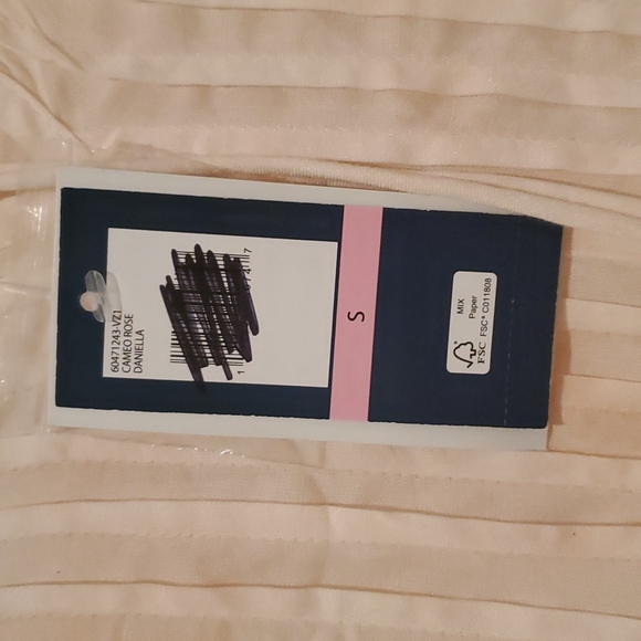 Top - Picture 2 of 4